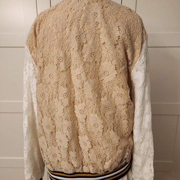 Eye Of The Needle White and gold lace bomber lace jacket size M EUC - Picture 5 of 8